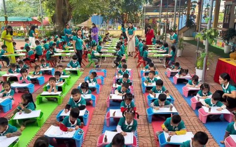 Trường Mầm non thị trấn Lang Chánh I tổ chức Hội thi vẽ tranh với chủ đề "Gia đình của bé"